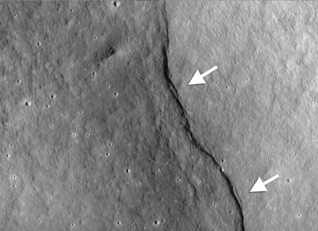 انشقاق القمر